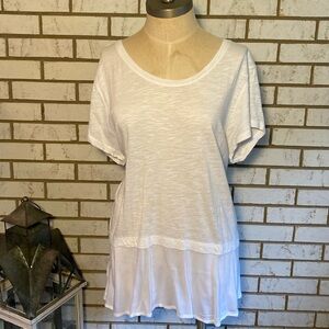 Style & co / White top w/ bottom ruffle.      Sz XL